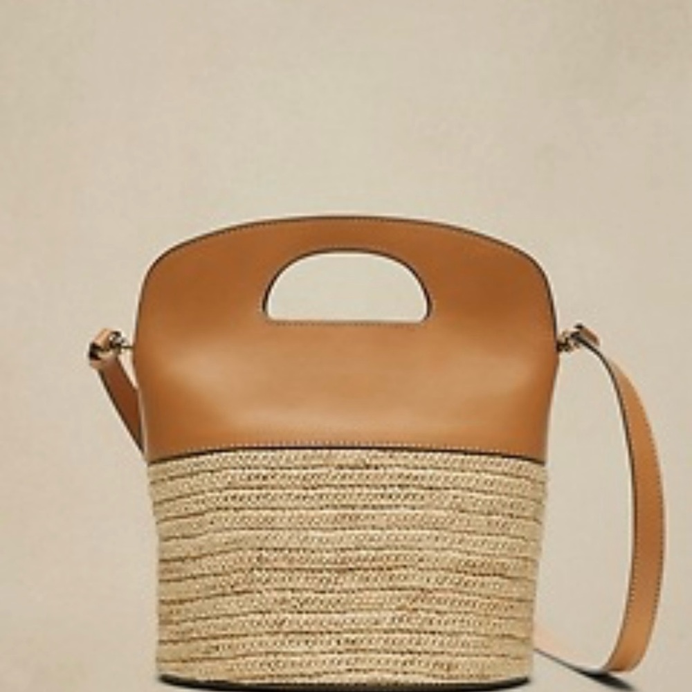 Banana Republic/ Leather & Straw Bucket Bag / Excellent Condition